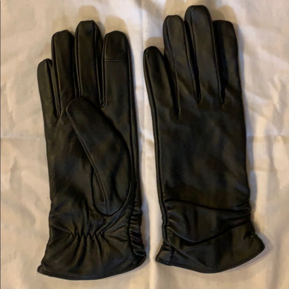 Faux leather black gloves